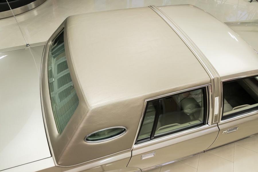 Детали экстерьера Lincoln Continental Mark VI Sedan 1980 года  (фото 41 из 111)